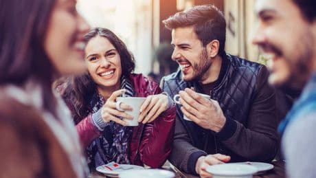 Un grupo de científicos afirma que no necesitas tener muchos amigos para ser el más popular: este es el rasgo clave