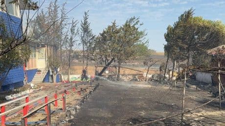 Tekirdağ'da ot yangınında alevler evlere sıçradı: 5 ev ile 1 anaokulu zarar gördü