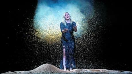 Louane se prive de smartphone pour mieux se concentrer sur l’Eurovision