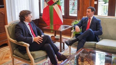 Andueza cuestiona las «ganas» del PNV de seguir gobernando con el PSE ante la polémica migratoria