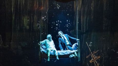 Theater: Armdrücken mit dem Schicksal