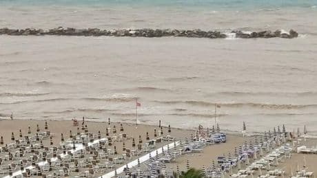Rimini in crisi, non solo le spiagge: anche gli hotel sono vuoti. E gli albergatori abbassano i prezzi: «Siamo in sofferenza»