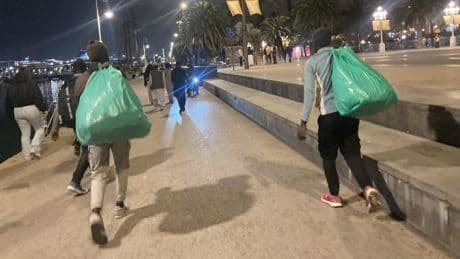 La Guardia Urbana retarda el arranque de la temporada del top manta de Barcelona