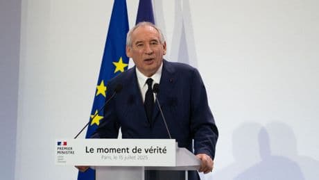 François Bayrou, face à la presse avant une rentrée à haut risque