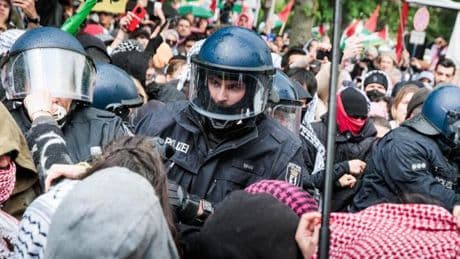 Polizist bei Nakba-Protest schwer verletzt – Reporter schildert Demo-Ablauf
