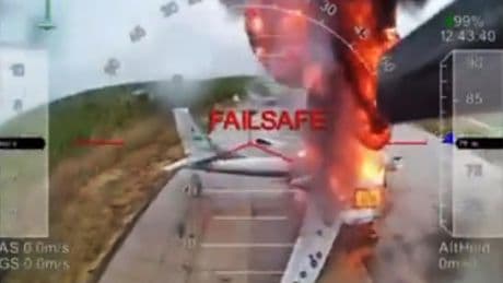 Operación 'Telaraña': así coló Ucrania sus drones en camiones para hacerlos volar contra bombarderos en bases rusas