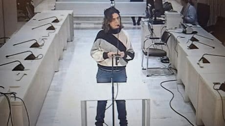 Absuelta la exjefa de ETA Iratxe Sorzabal de un atentado en Irún porque fue &quot;sometida a tratos inhumanos&quot; por la Guardia Civil