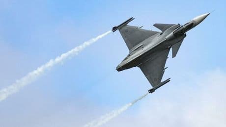 Guerra, spia ucraina aiuta i russi ad attaccare gli aerei forniti dall'Occidente: arrestato ufficiale dell'aeronautica militare