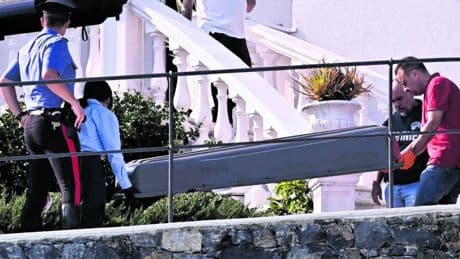 Braccialetto guasto: aggredisce la moglie e la uccide a coltellate