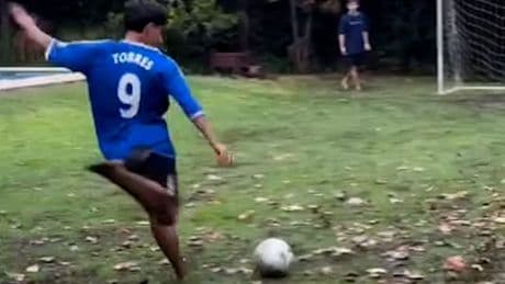 In die Wiege gelegt - Maradona-Enkel zeigt seine einzigartige Schusstechnik