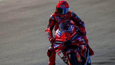 Marc Márquez mete miedo en el inicio en Le Mans