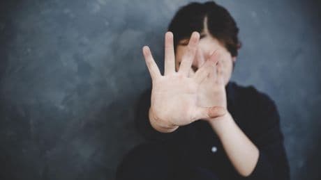 « Les montants consacrés à la lutte contre les violences faites aux femmes sont dérisoires »