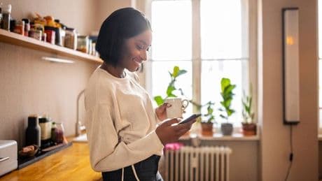 Young workers urged to download HMRC app to avoid summer job meltdown