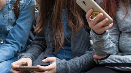 «Un an après la remise du rapport sur les enfants et les écrans, avons-nous perdu notre temps ?» : le message d’alerte des experts