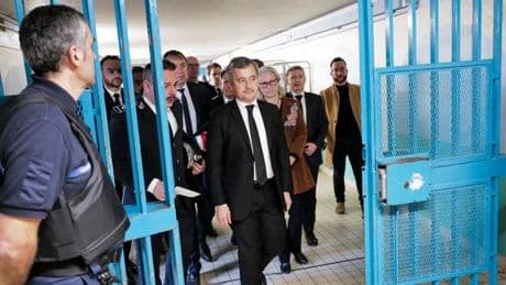 Gérald Darmanin annonce la construction de prisons « modulaires », pour créer 3 000 nouvelles places en « quelques mois »