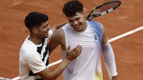 Alcaraz klopt Shelton op Roland Garros, Paul treedt in voetsporen Agassi