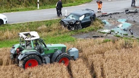 Traktor überschlägt sich - Zwei Kinder schwer verletzt