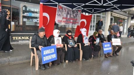 Evlat nöbetinde gözyaşları yerini sevinç ve umuda bıraktı