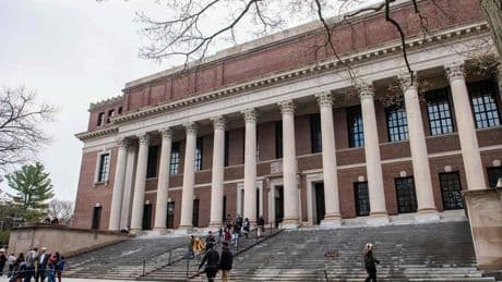 Harvard sopesa pagar 500 millones de dólares para cerrar la disputa con Trump