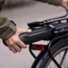 Uitgedrukt in afstand spreken we over zoveel kilometer: hoe lang gaan de motor en batterij van een e-bike mee?