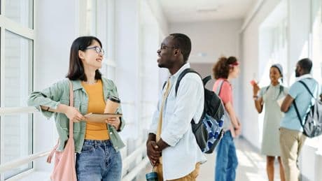 PME contre grands groupes : la bataille inégale pour attirer les jeunes diplômés