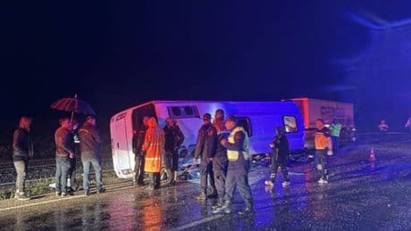 Kahramanmaraş'ta minibüs devrildi: 1 ölü, 22 yaralı
