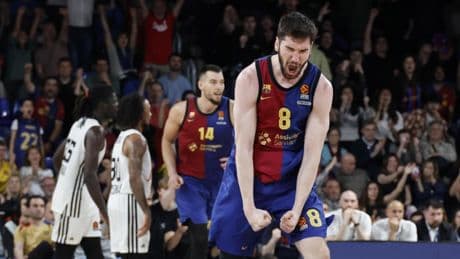 El quinteto del deseo alarga la vida del Barça en la Euroliga