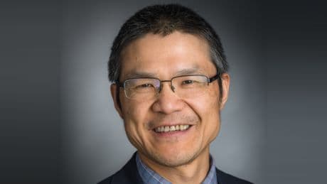 Doctor Ogino, sabio del cáncer de Harvard: "Tomar dos yogures a la semana ayuda a proteger contra el cáncer de colon"
