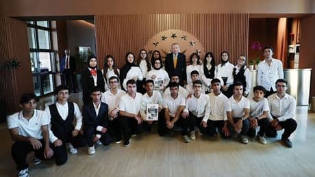 Başkan Erdoğan Ahlat'ta öğrencileri kabul etti! Gençlerle sohbet etti