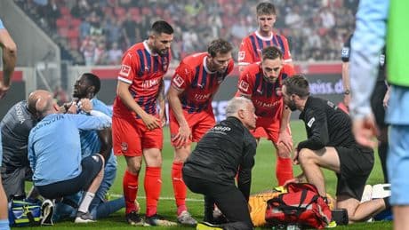 Fußball-Bundesliga: Sorgen um Heidenheim-Torwart Müller: Partie unterbrochen