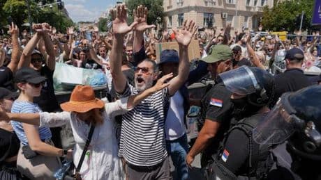 En Serbie, le mouvement de protestation se radicalise face au durcissement du pouvoir
