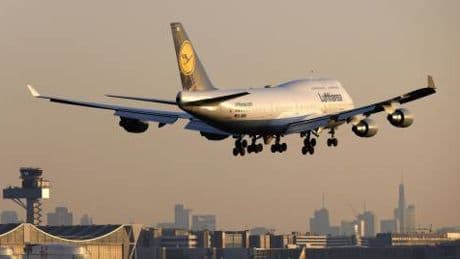 Aereo vola per 10 minuti senza piloti: cosa è successo sul Francoforte-Siviglia