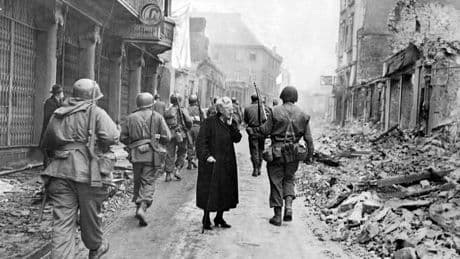 Bücher über das Kriegsende vor 80 Jahren: In der Niemandszeit