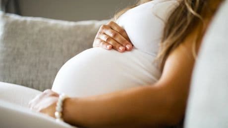Lo que una neurocientífica dice sobre los cambios en el cerebro de las madres: "Tienes que cuidarlo porque tu supervivencia va en ello"