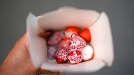 Historian explains Wimbledon’s centuries-old strawberries and cream tradition