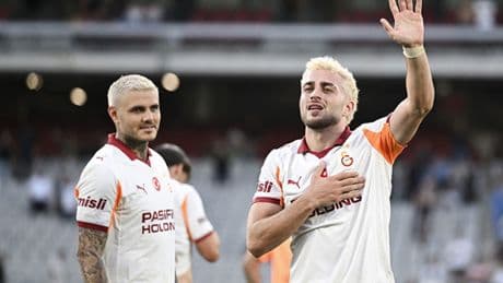 57'nci dakikada kalkan ışıklı tabela!