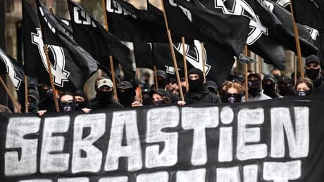 INFO BFMTV. "Salut nazi", "menace pour l'ordre public": un néonazi allemand expulsé par la France en marge d'une marche d'ultradroite à Paris