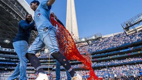 American broadcaster apologizes for insulting 'baseball IQ of some Canadians' on air