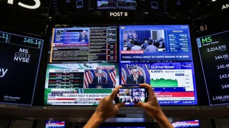 Wall Street espera prácticamente plano la reunión entre Trump y Zelenski