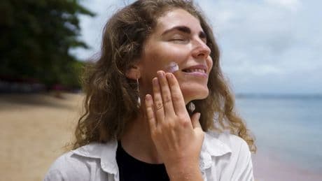 ¿Qué son los protectores solares minerales? Beneficios, diferencias y efectos en la piel