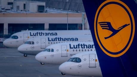 Lufthansa flight went 10 minutes without a pilot after he fainted in the cockpit