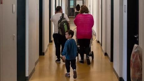 Einbürgerungen in der Berliner Ausländerbehörde: Deutsch werden im Akkord:
