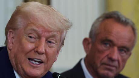 Trump se abona a las teorías conspiranoicas y dice que el aumento del autismo se debe a "algo inducido artificialmente"
