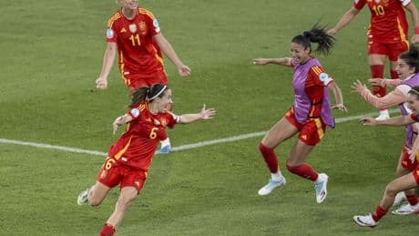 "Aquí no cortamos la regla con pastillas". Así se cuida a las futbolistas de España en la Euro