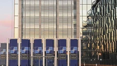 Korruptionsverdacht: Ermittlungen gegen Nato-Mitarbeiter wegen Korruption und Geldwäsche