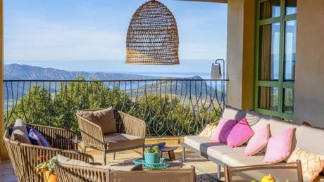 A vendre : une villa corse perchée sur la Méditerranée