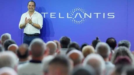 Filosa da Torino parla ai dipendenti di tutto il mondo: «Presto il nuovo piano strategico, fare i prodotti giusti rispettando il nostro Dna»