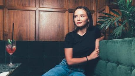 Un apéro avec Mallory Wanecque : « J’ai grandi dans les pétanques, l’amour, la galère aussi »
