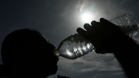 "Irritabilité, repli sur soi, baisse de la tolérance": si vous constatez ça autour de vous au bureau, c'est normal, c'est la canicule qui le provoque