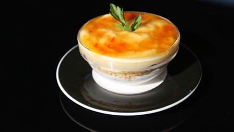 La reacción de un influencer argentino al probar el goxua: «Debería parecerse a la crema catalana»